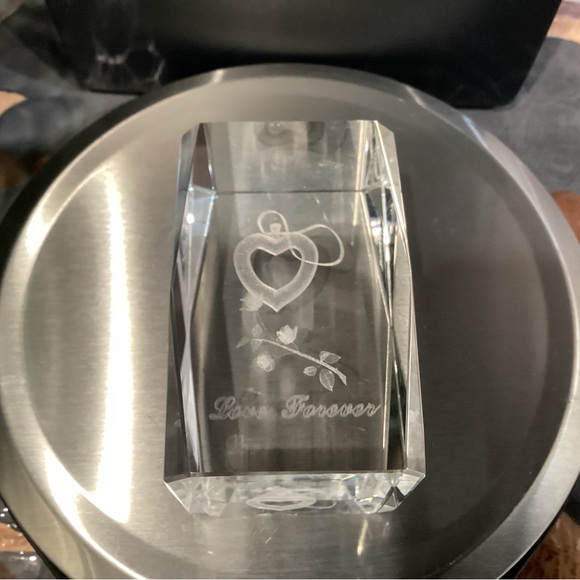 Beautiful Crystal Cut Glass - “Love Forever” Heart & Roses Themed - Excellent - Picture 10 of 10